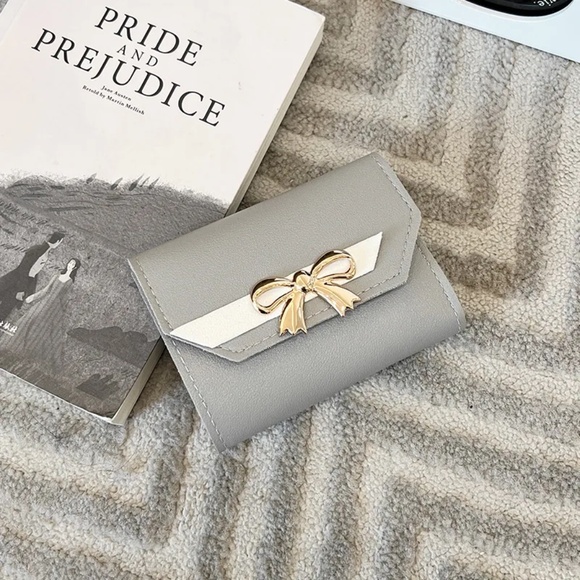 $5 ADD ON ITEM- Small Grey Faux Leather Wallet with Bow Compact Card Holder - Picture 5 of 7